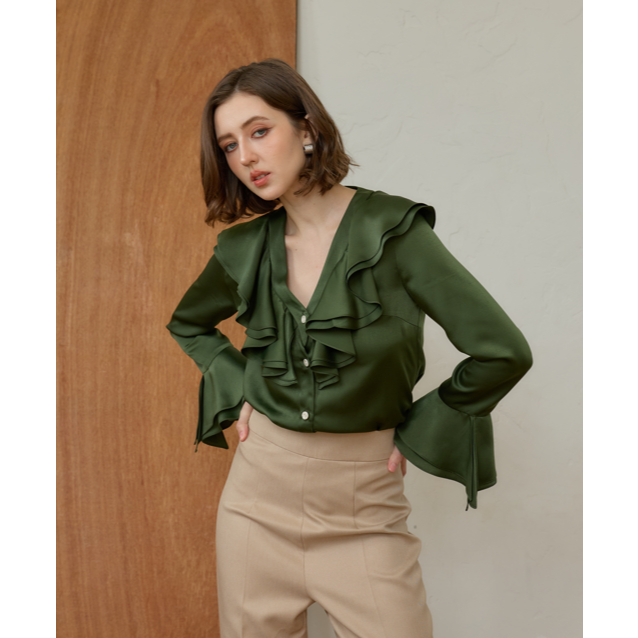 kade.bkk เสื้อ รุ่น Ruffle blouse  เสื้อคอปกระบาย แขนยาว (KAD126)