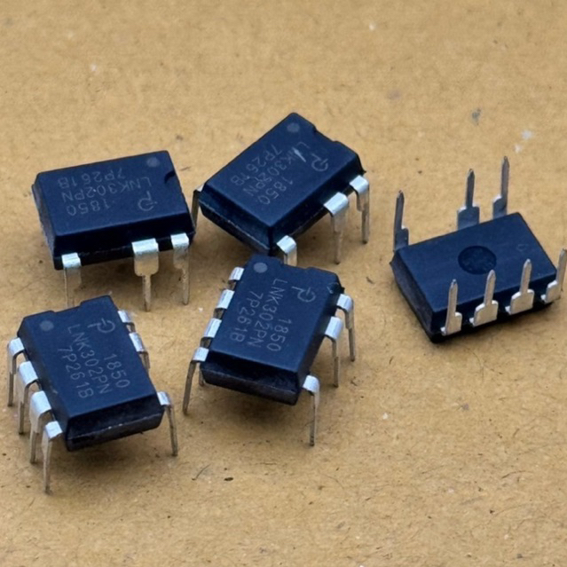 1ชิ้น LNK302P LNK302PN LNK302P DIP-7 สินค้าใหม่จัดส่งรวดเร็ว