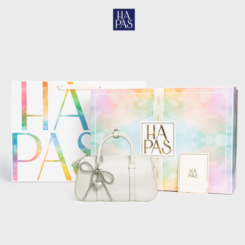 กระเป๋าถือ Tidy ทรงกระบอก HAPAS – เซ็ตของขวัญพรีเมียม พร้อมพวงกุญแจ (Charm)