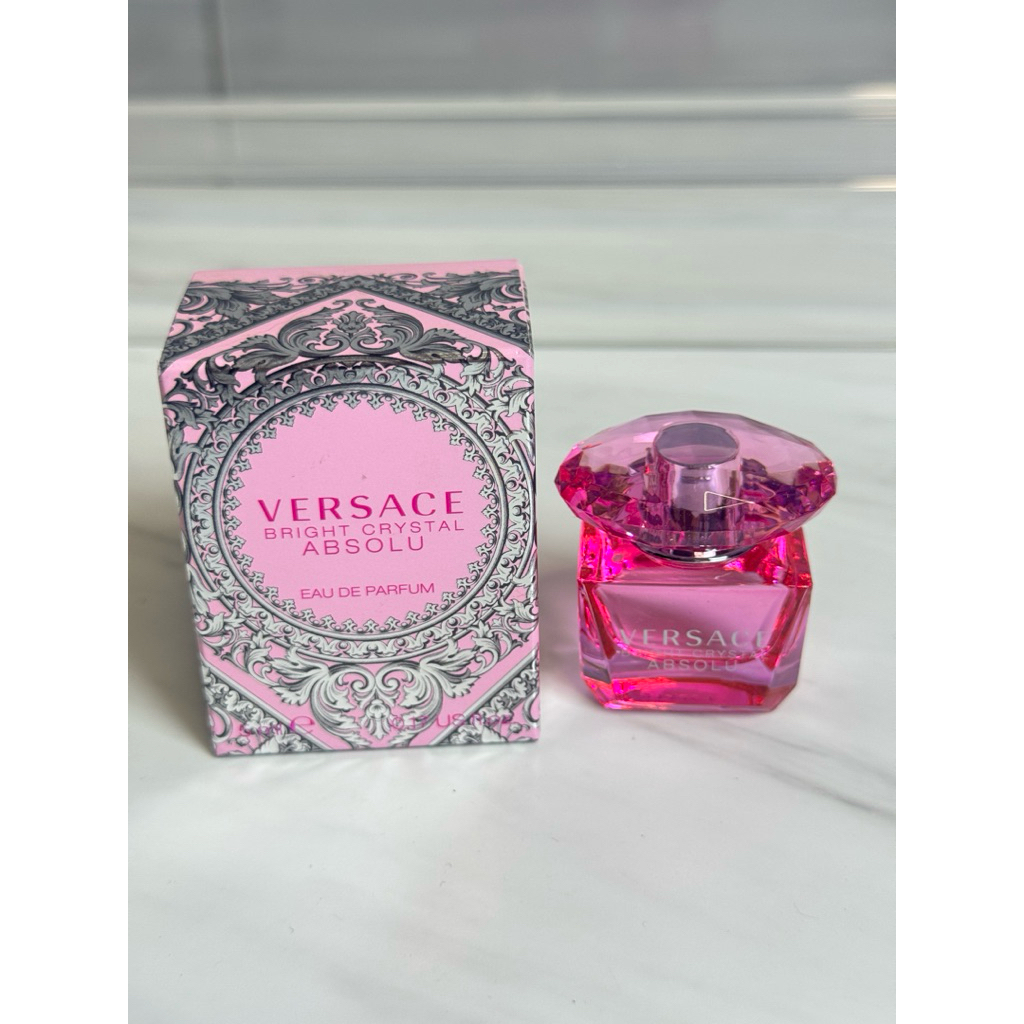 Absolu จะมีกลิ่นที่เข้มข้น หวาน และเย้ายวน น้ำหอมสำหรับผู้หญิงที่ให้กลิ่นแนว Floral Fruity