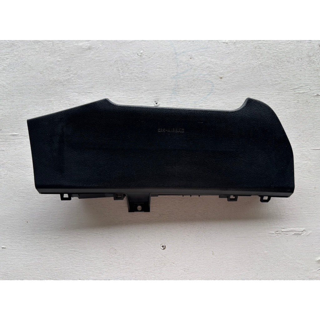 ฝาแอร์แบคดันเข่า รีโว่ ของใหม่ แท้