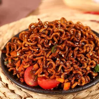 บะหมี่กึ่งสำเร็จรูป จาจังมยอน มาม่าเกาหลี บะหมี่กึ่งสำเร็จรูป มาม่าซอสดำ สุดฮิต! ยกแพ็ค 5 ห่อ พร้อมส่ง