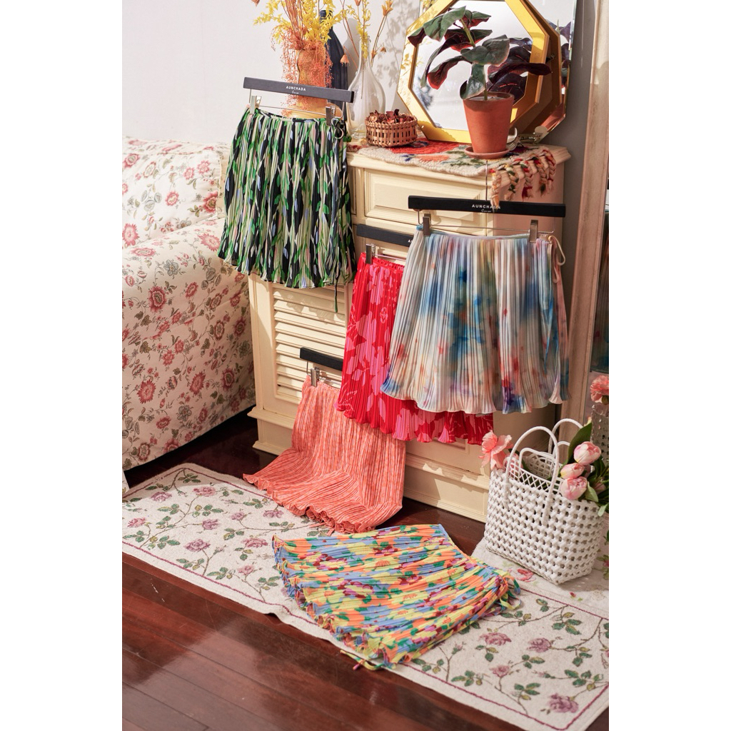 Aunchadabrand - Swalla pleat skirt กระโปรงกางเกงผ้าพิมพ์ลายอัดพรีท
