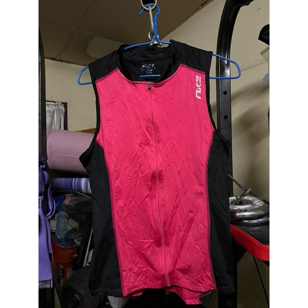 เสื้อกีฬาวิ่งหรือปั่นจักรยาน2XUมือ2(M)