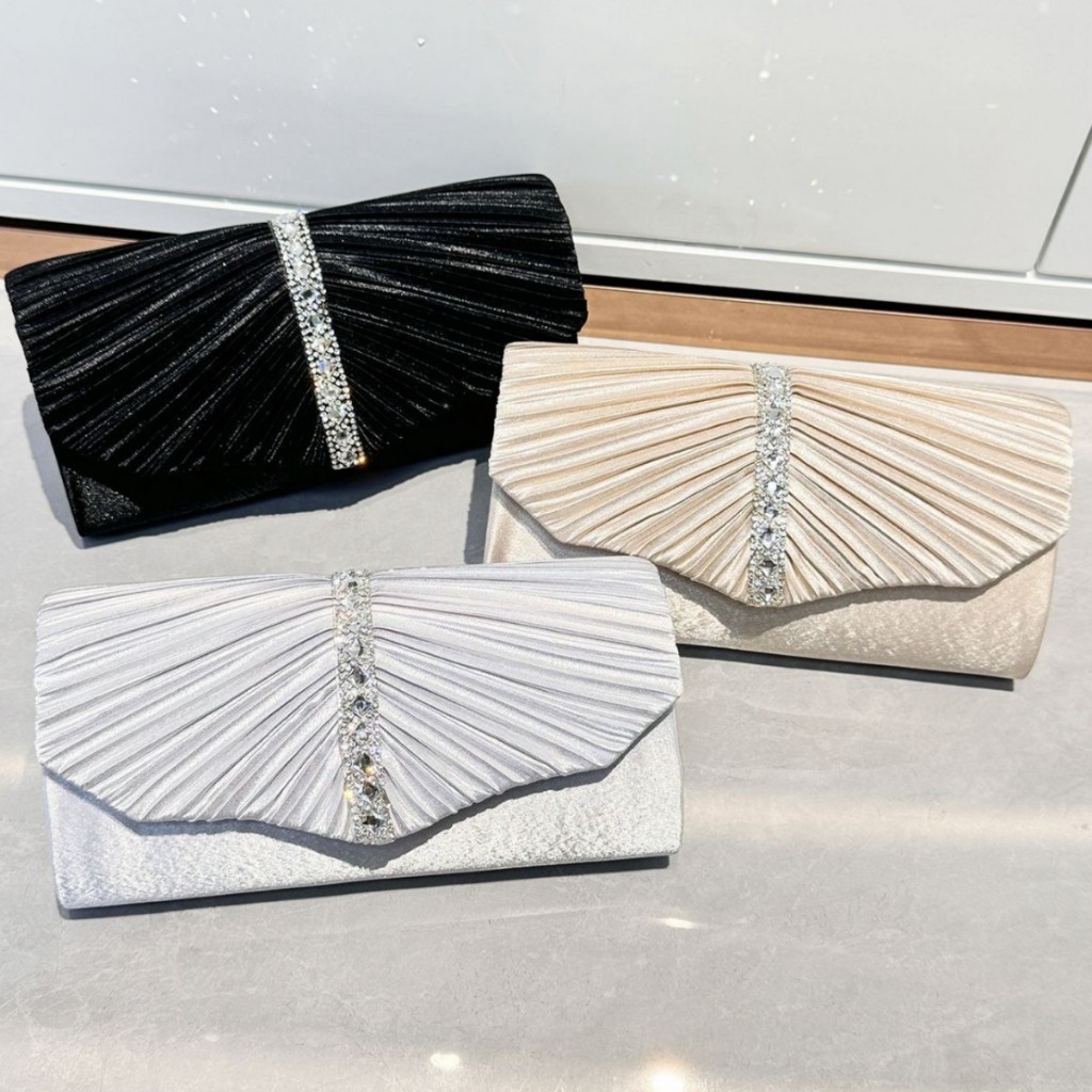 พร้อมส่ง จากไทย กระเป๋าถือออกงานราตรีสำหรับผู้หญิง กระเป๋าสะพายข้างสำหรับงานกลางคืน มี 3 สี ดำ เงิน นู้ด ขนาด 20 X10 CM