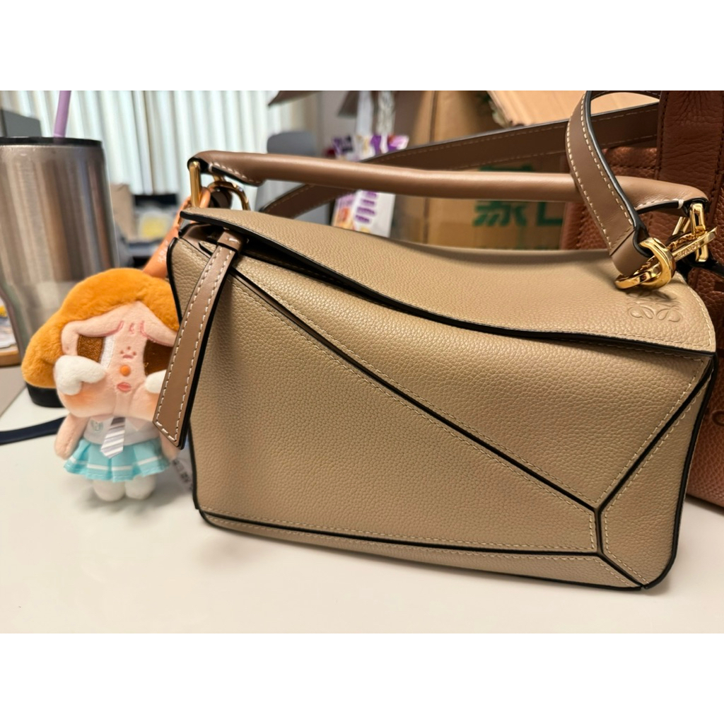 LOEWE Puzzle shoulder bag สี sand mink