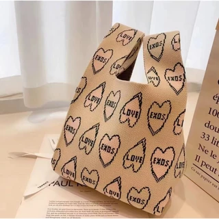 พร้อมส่งจากไทย น่ารัก กระเป๋าถือผ้าไหมพรมลายต่างๆ กระเป๋าถือลําลอง ผ้าถัก ลายสก๊อต ใช้ซ้ําไดฺ้ ผ้าดีมาก