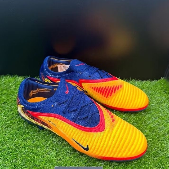 รองเท้าฟุตบอล Phantom GX6 สีส้ม ปี 2025