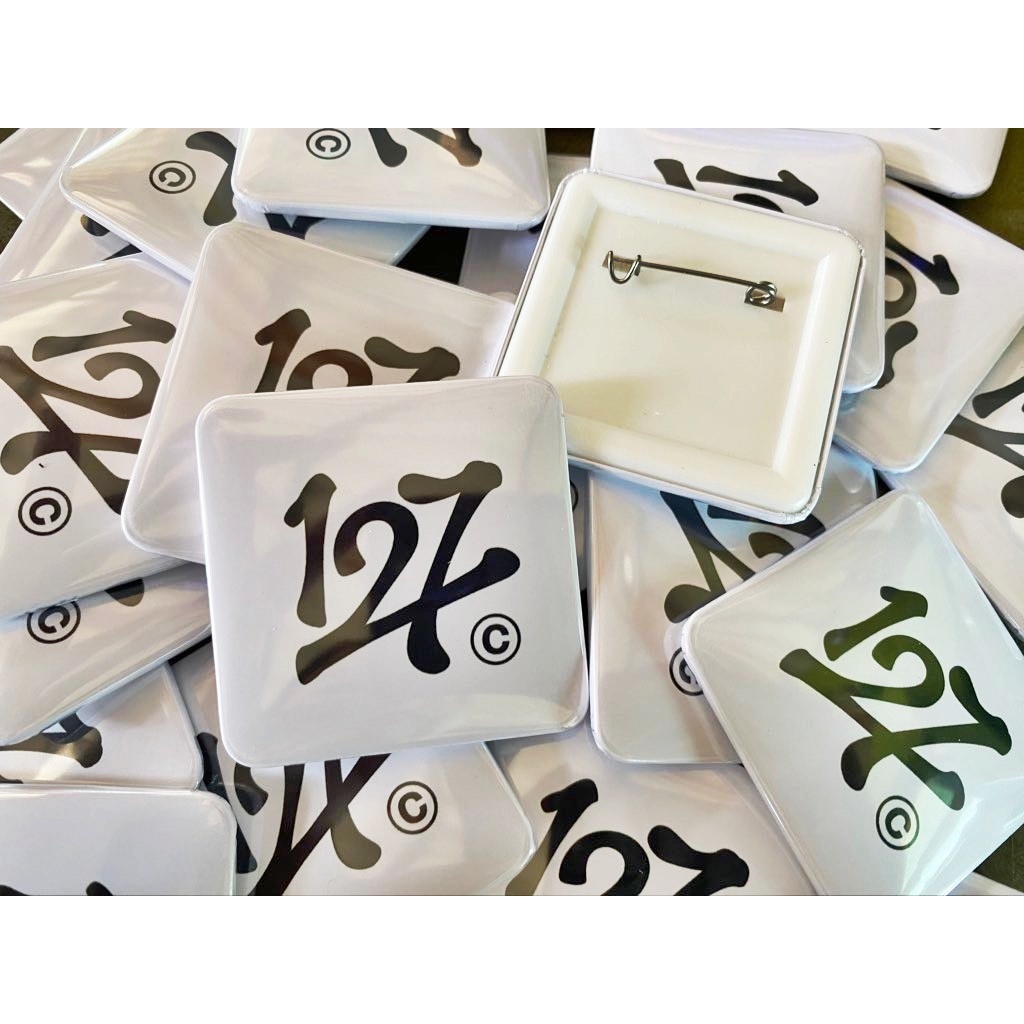 คิวเยอะทักแชทก่อนกดสั่ง l รับทำเข็มกลัดสี่เหลี่ยม ส่งรูปมาทำได้เลย