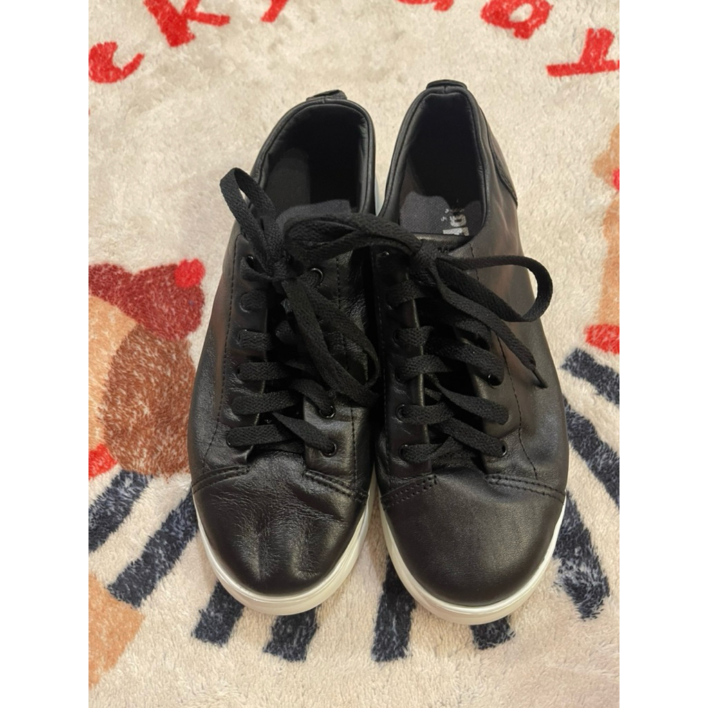 รองเท้าผ้าใบcamperมือ2