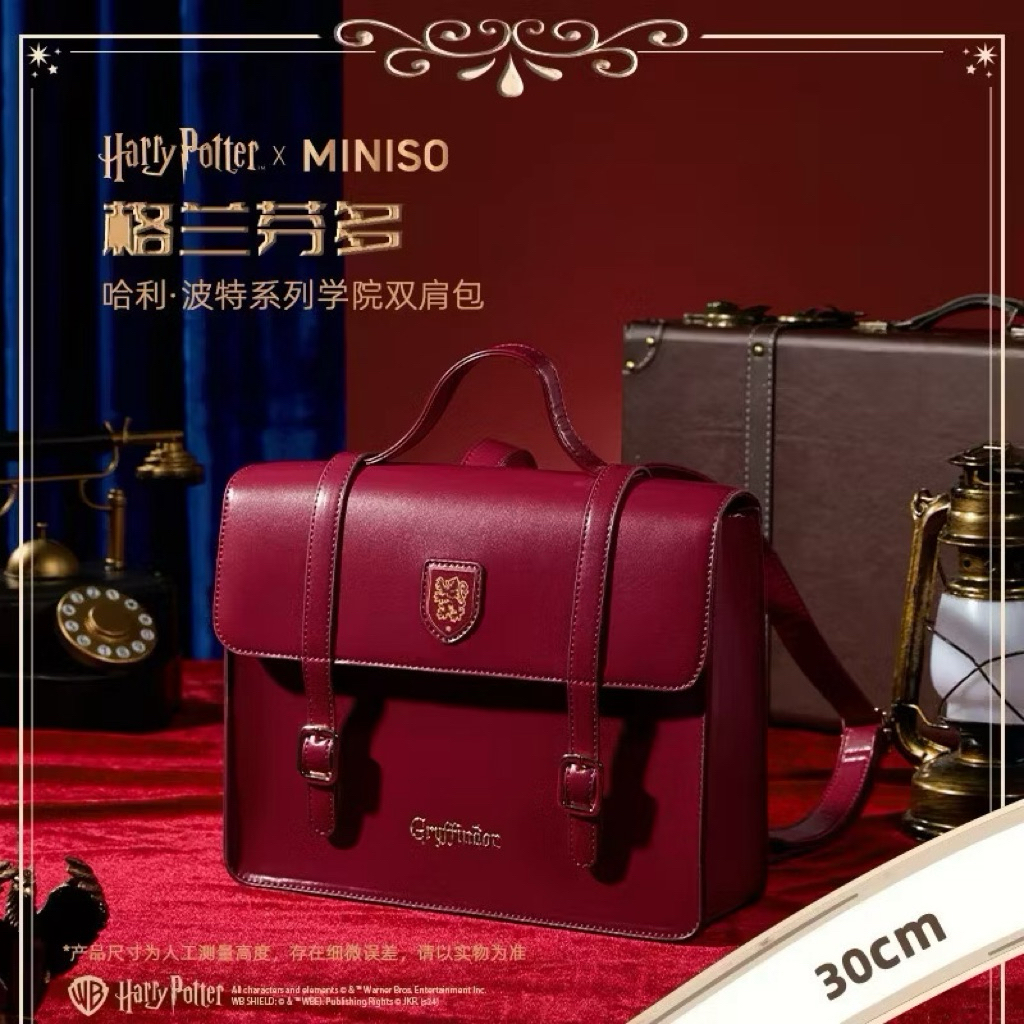 กระเป๋าสะพายหลัง 🎒 harry potter ของแท้จากช๊อป พร้อมส่งคะ
