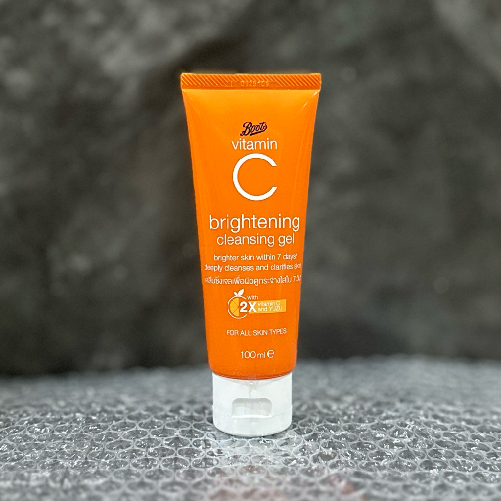 Boots Vitamin C Brightening Cleansing Gel 100 ml. บู๊ทส์ วิตามิน ซี ไบร์ทเทนนิ่ง คลีนซิ่ง เจล 100 มล.