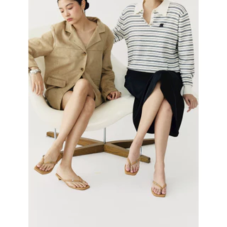 Beverly Heels - รองเท้าแตะคีบส้นเตี้ย สูง 1.5 นิ้ว แต่งโลโก้เงิน SS