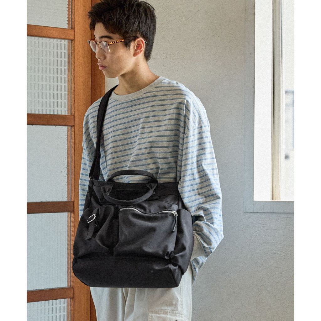 niko and ... Multi-pocket helmet bag