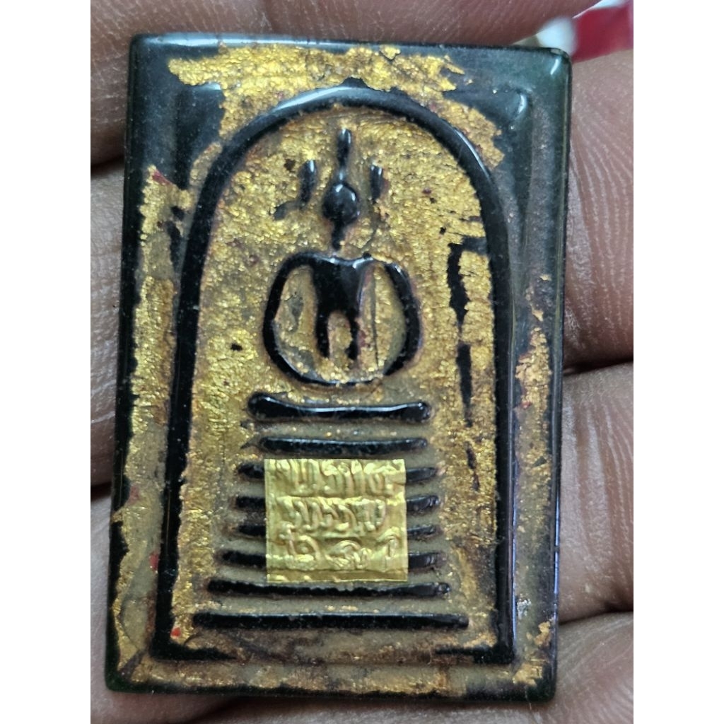 พระสมเด็จเกศไชโยเนื้อหยกเขียวออกวัดพระแก้วกรุวังหน้าปิดแผ่นทองที่ฐาน เขียนว่าขั้วโตปี 2411