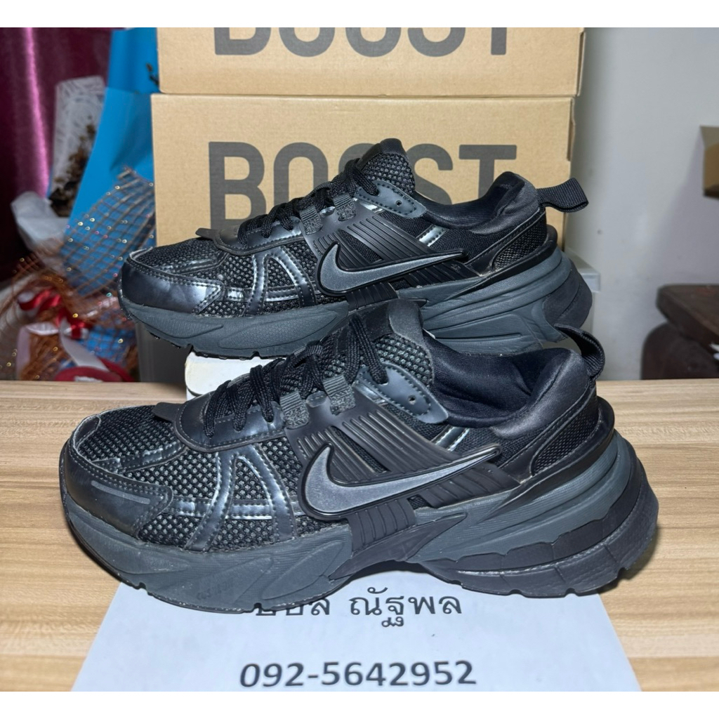 39/25.0 Nike V2K Run Black Dark Smoke Grey