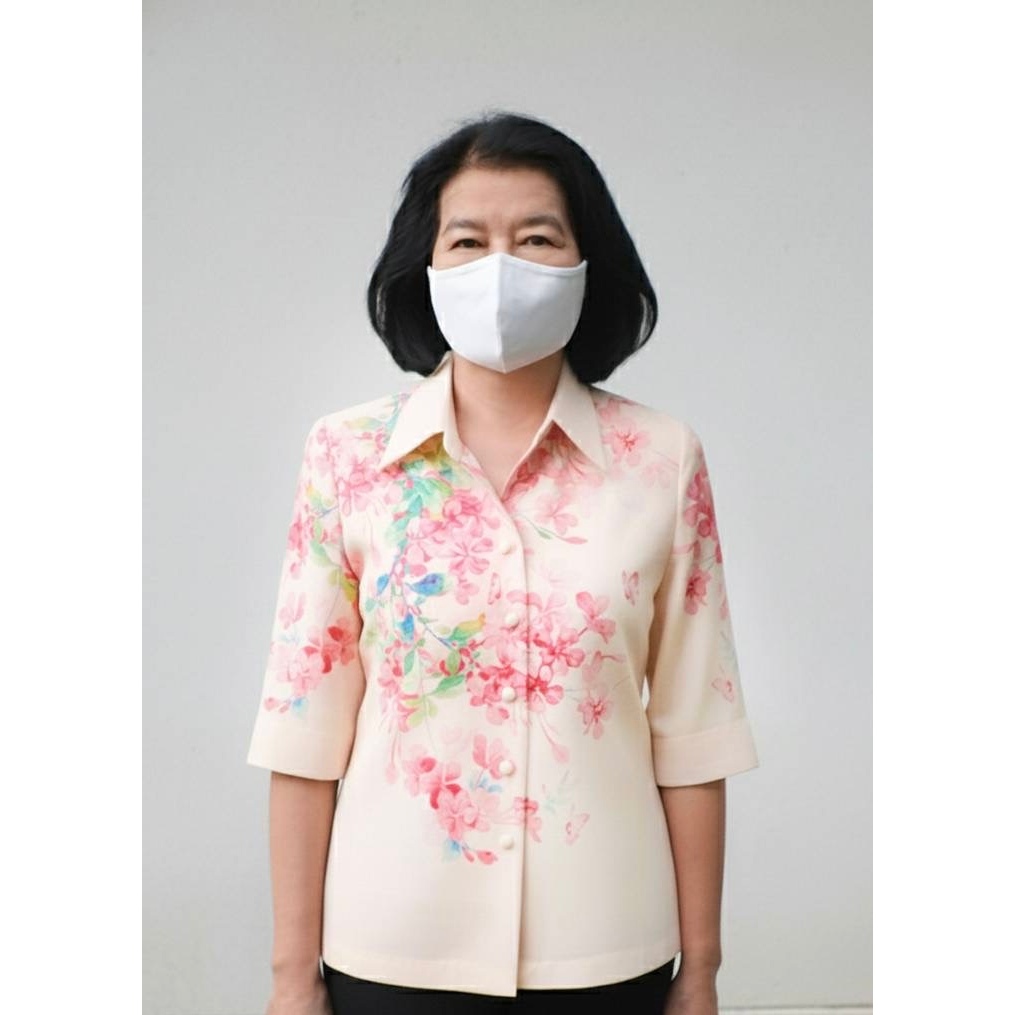 Daris เสื้อเชิ้ตผู้หญิง Woman's shirt เข้ารูป แขนสามส่วน ลายดอกไม้สีชมพู