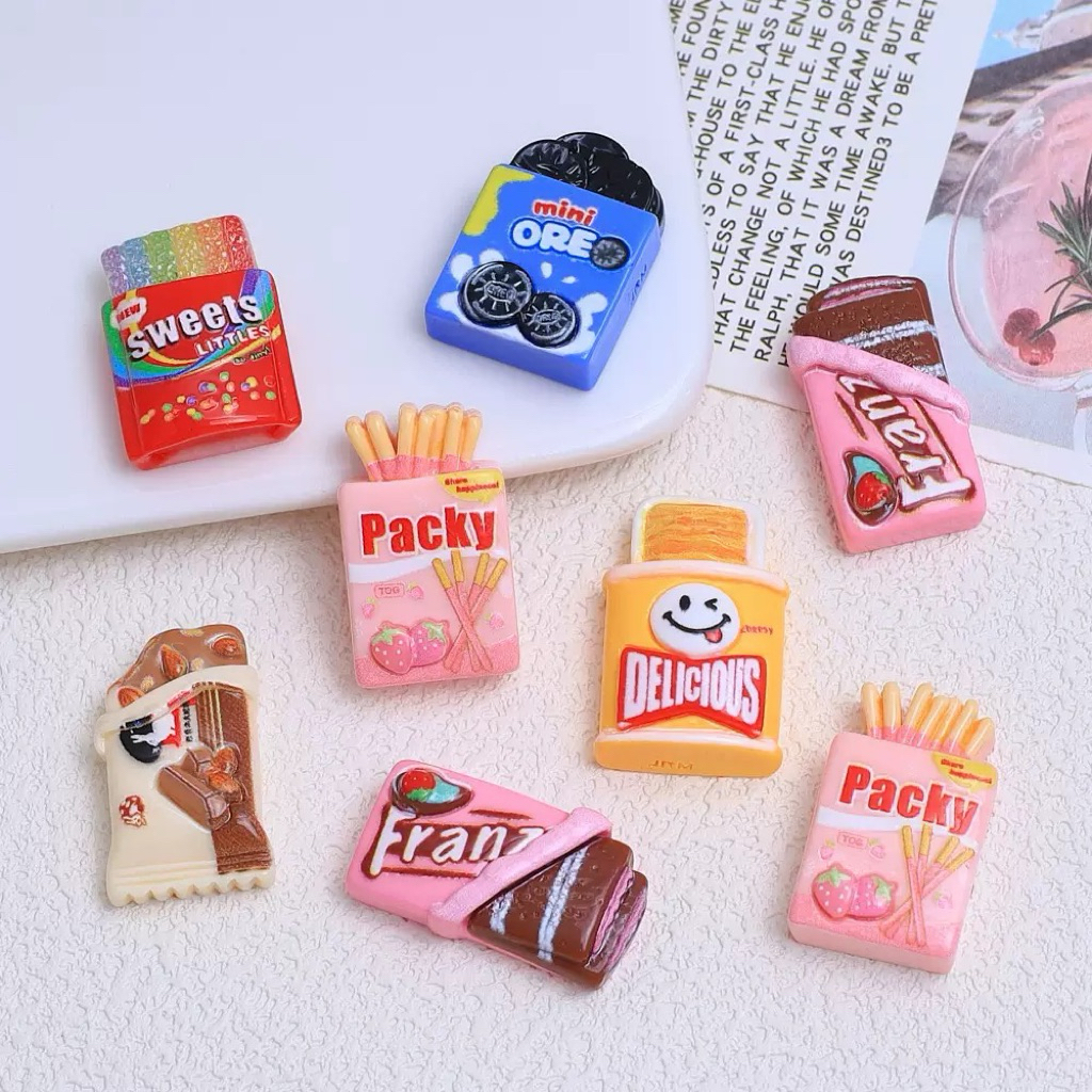 พร้อมส่ง เรซิ่นตกแต่ง การ์ตูน โอริโอ้ ขนม ขนมปัง ลูกอม sweet 1 set 6 ชิ้น(เฉพาะตัวเรซิ่นอย่างเดียว)เคส ยาดม หงส์ไทย diy ราคา ถูกที่สุด ดีลบีเคเค แกลเลอรีภาพที่ 2