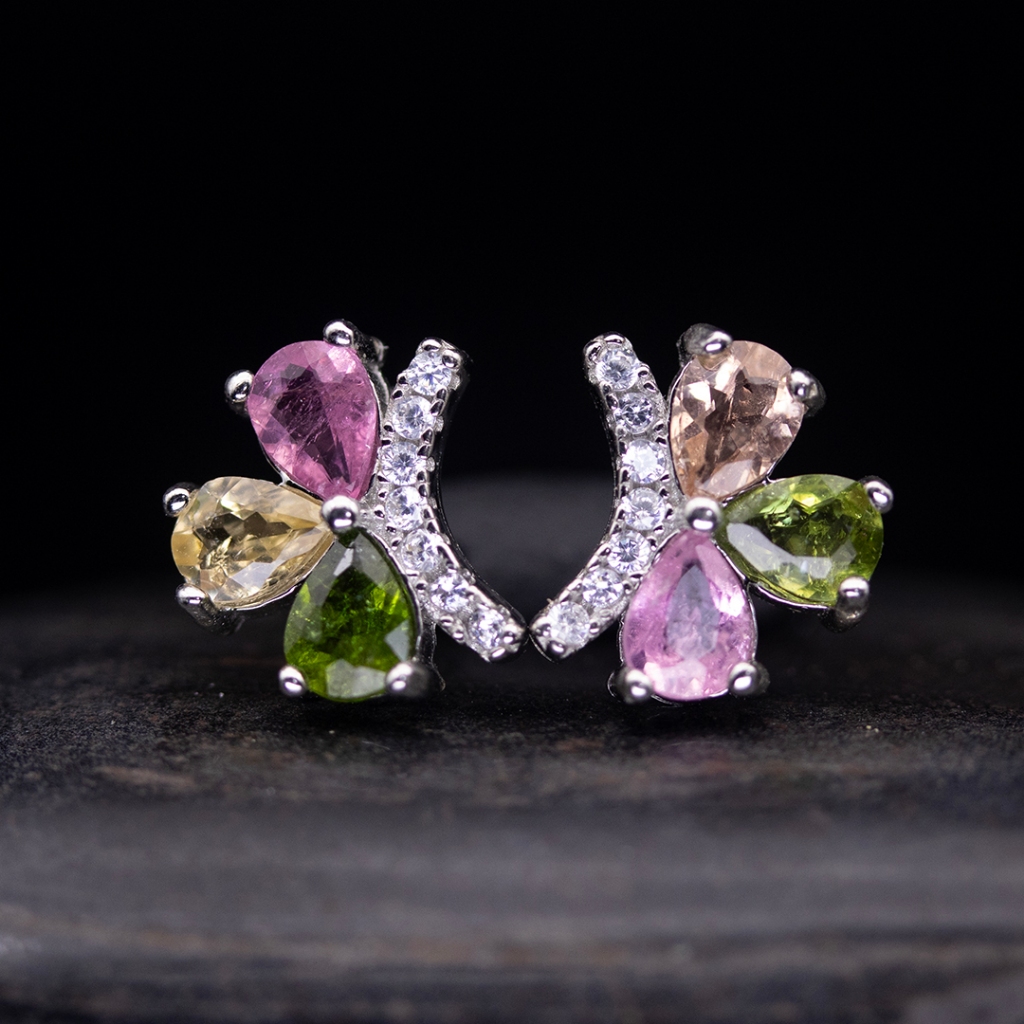 ต่างหูพลอยทัวมารีน (Tourmaline) ตัวเรือนเงินแท้92.5%ชุบทองคำขาว มีใบรับรองจากทางร้านค้าว่าเป็นพลอยจริง