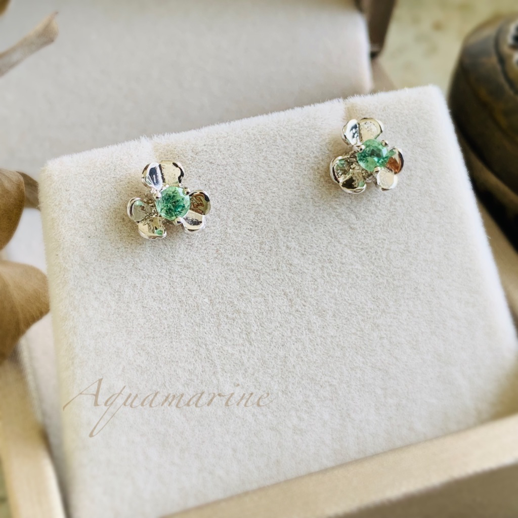 ต่างหูสตั๊ดดีไซน์ใบโคลเวอร์ 3 แฉก พลอยไคยาไนต์( Kyanite )