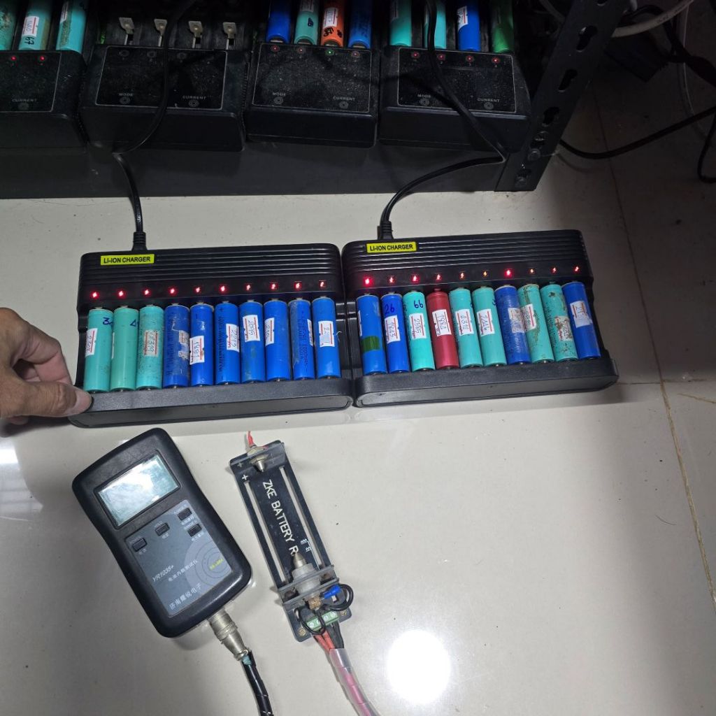 เครื่องชาร์จแบต Lion 18650=10ช่อง  3.7-4.2v แบบจุกๆ