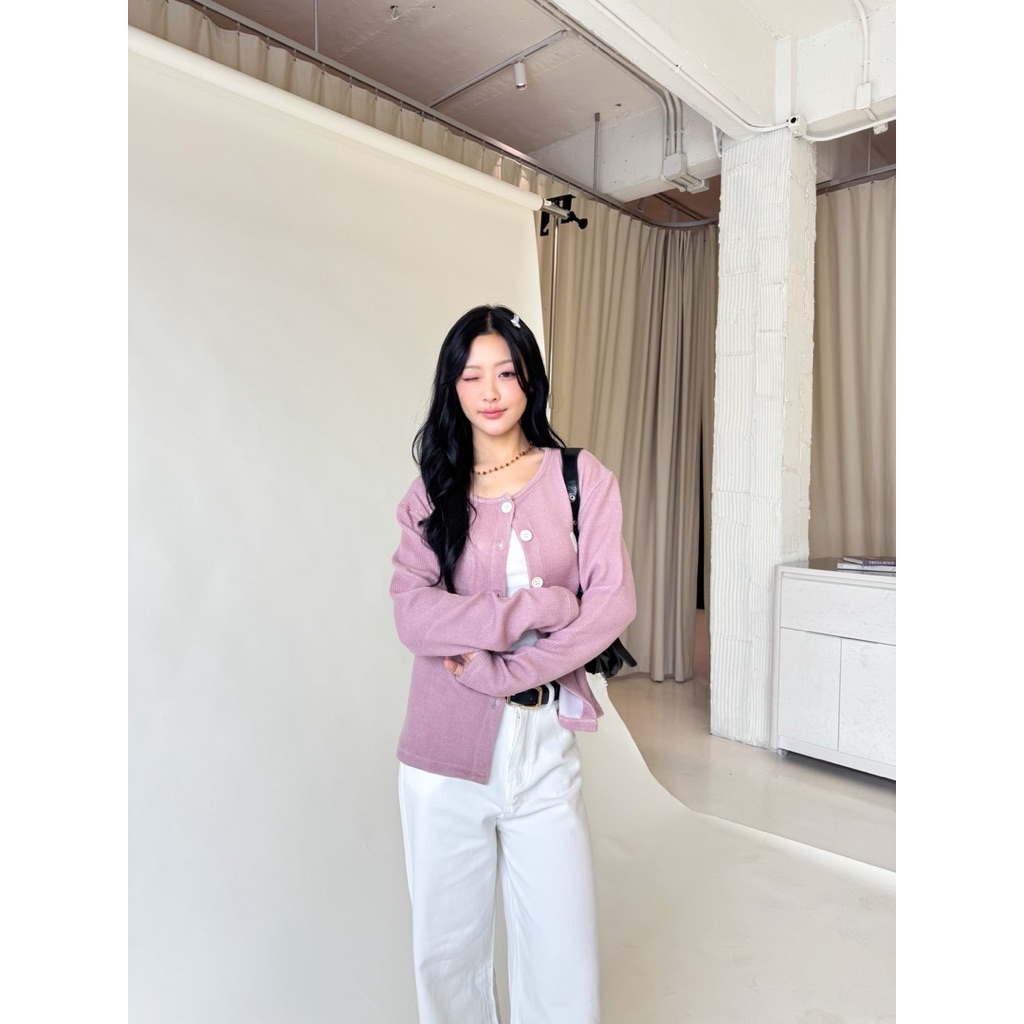 Mamildya.shop  เสื้อคาดิแกนแขนยาวผ้ายืดหยุ่นติดลูกไม้ที่อก/ E2-5/COOK-ยาวขาว⚫ ราคา ถูกที่สุด ดีลบีเคเค แกลเลอรีภาพที่ 9