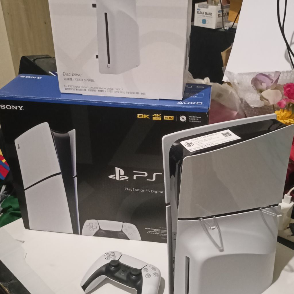 PS5 slim digital + Disc Drive CFI-ZDD1 G อุปกรณ์ครบกล่อง มือสอง