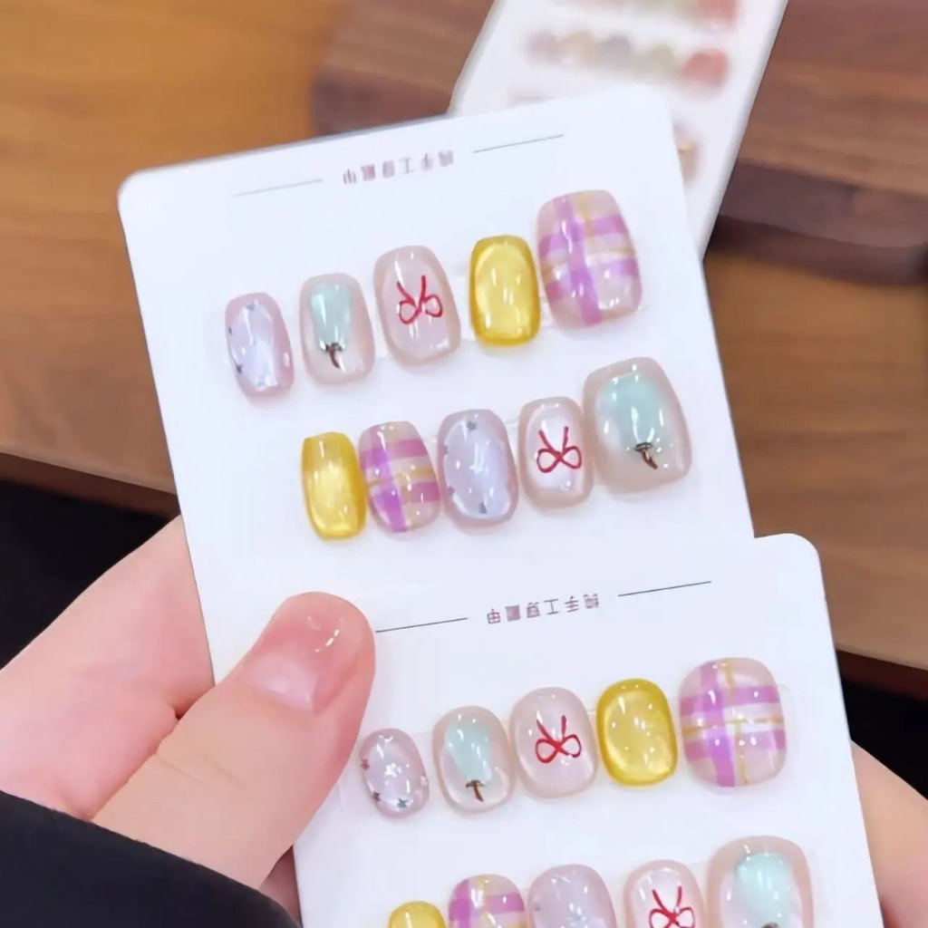SZY365 เล็บปลอมสำเร็จรูป ทำด้วยมือ เล็บปลอมสั้น กันน้ำ กล่องละ 10แผ่น สวมง่าย ใช้ซ้ำ ได้ แถมฟรีชุดอุปกรณ์