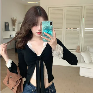 Kitty พร้อมส่ง🌸เสื้อยืดแขนยาว เสื้อลูกไม้สองชั้นติดกัน คอวี มีเชื่อกผูกโปว์ได้ ทรงเข้ารูป ใส่แล้วดูผอม ไปคาเฟ่ แฟชั่น