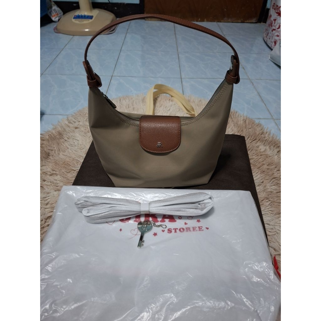 มือ1💯กระเป๋าผ้าไนลอนรุ่น Kylie แบรนด์ jira store