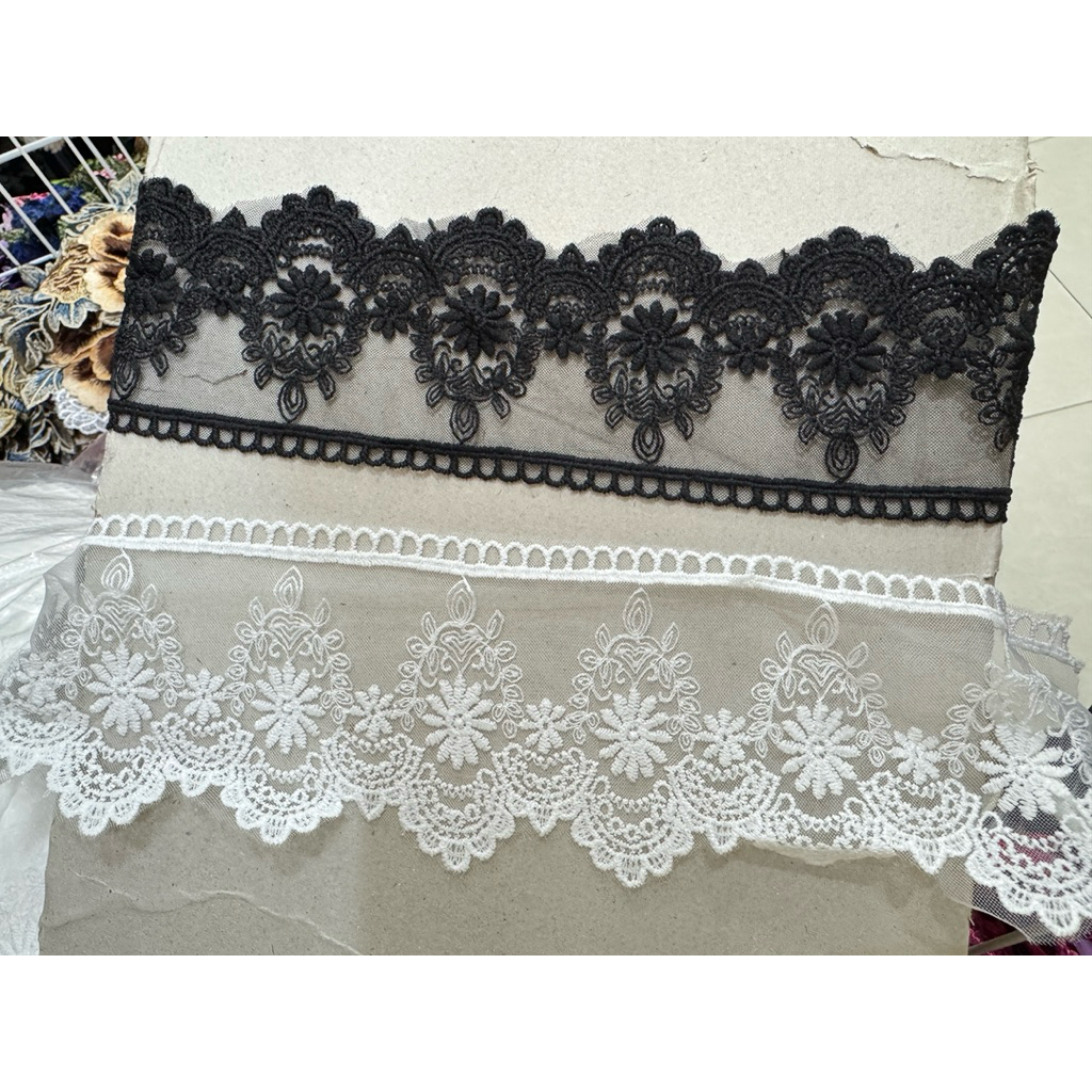 ลูกไม้ปัก(มาใหม่) ผ้าปักลูกไม้สวยสวย 14-15หลา 280฿