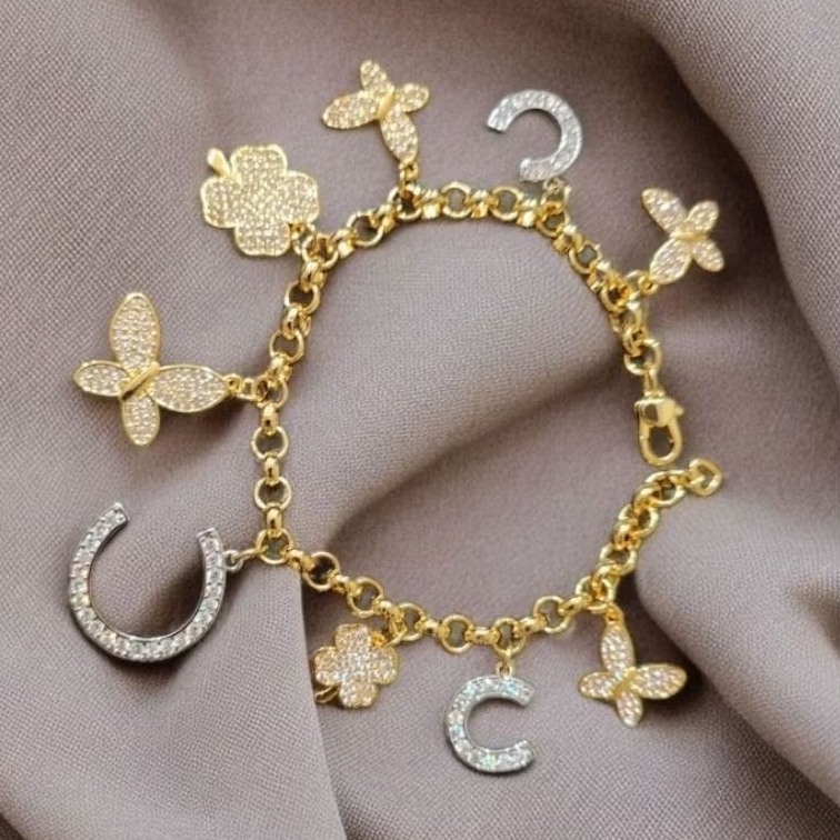 เครื่องประดับ Lucky Charm Statement