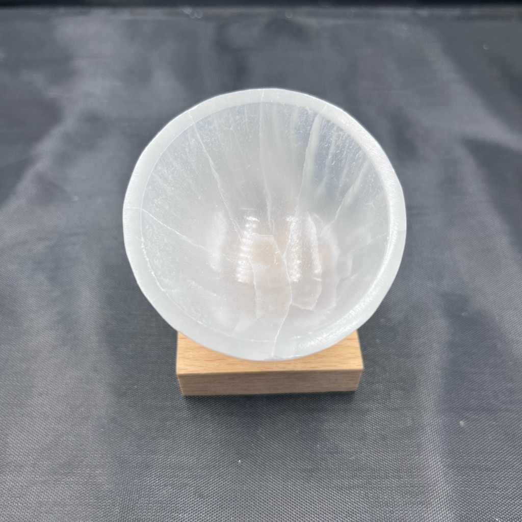 Selenite Bowl Small | ถ้วยหินเซเลไนต์แท้ทรงกลม ขนาด 6-7 ซม. สำหรับชำระพลังหินและเครื่องประดับ