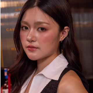earika.earrings - lucent hoop ต่างหูห่วงลายวิ้งค์เพชร ชุบทองคำขาว/ทอง เหมาะสำหรับคนแพ้ง่าย
