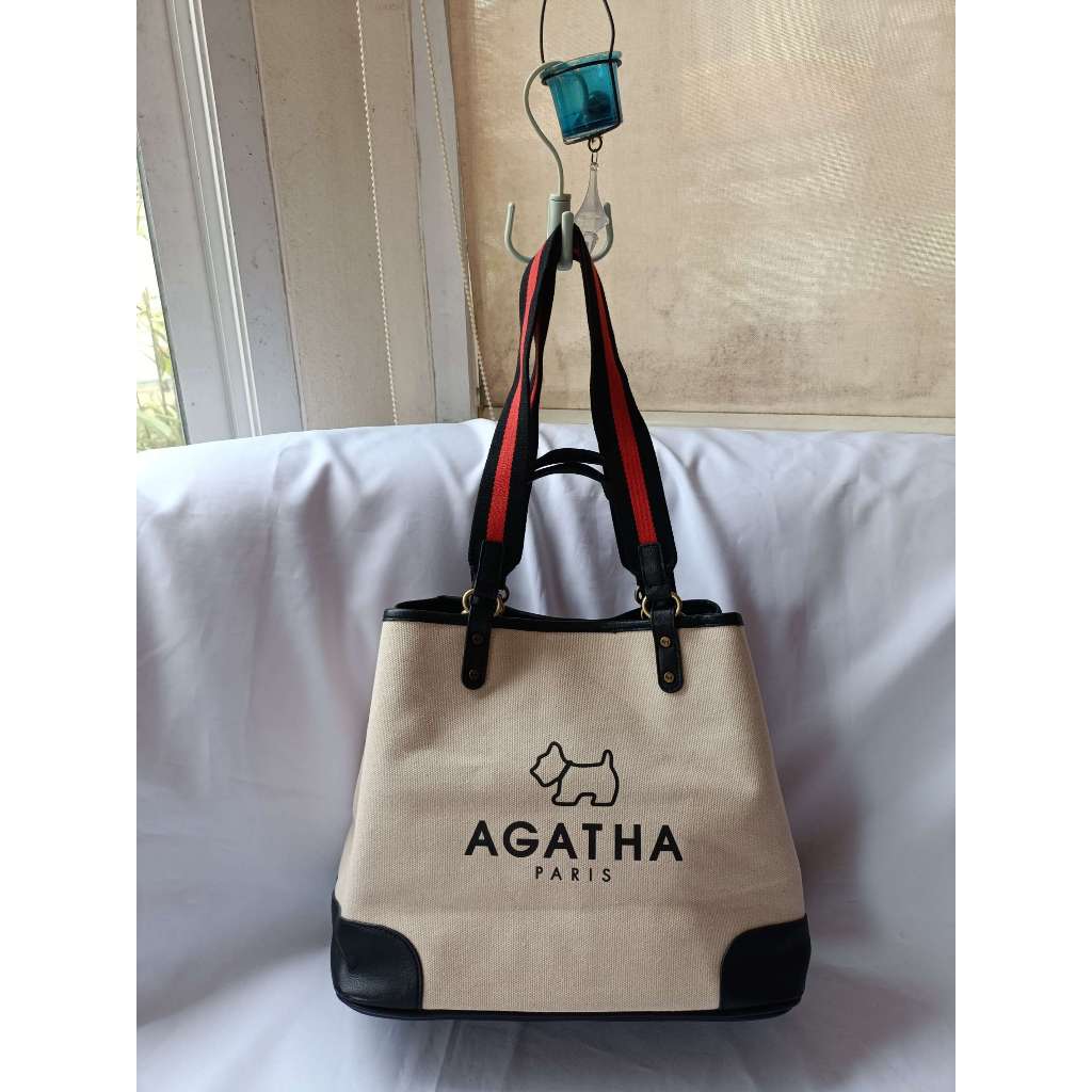 ♥️กระเป๋าผ้ามือ2 Agatha Paris แท้  สีครีม+หนังดำ  ♥️สภาพ 90%  size m  ♥️งานผ้าแคนวาสหนา + หนัง  ♥️งา