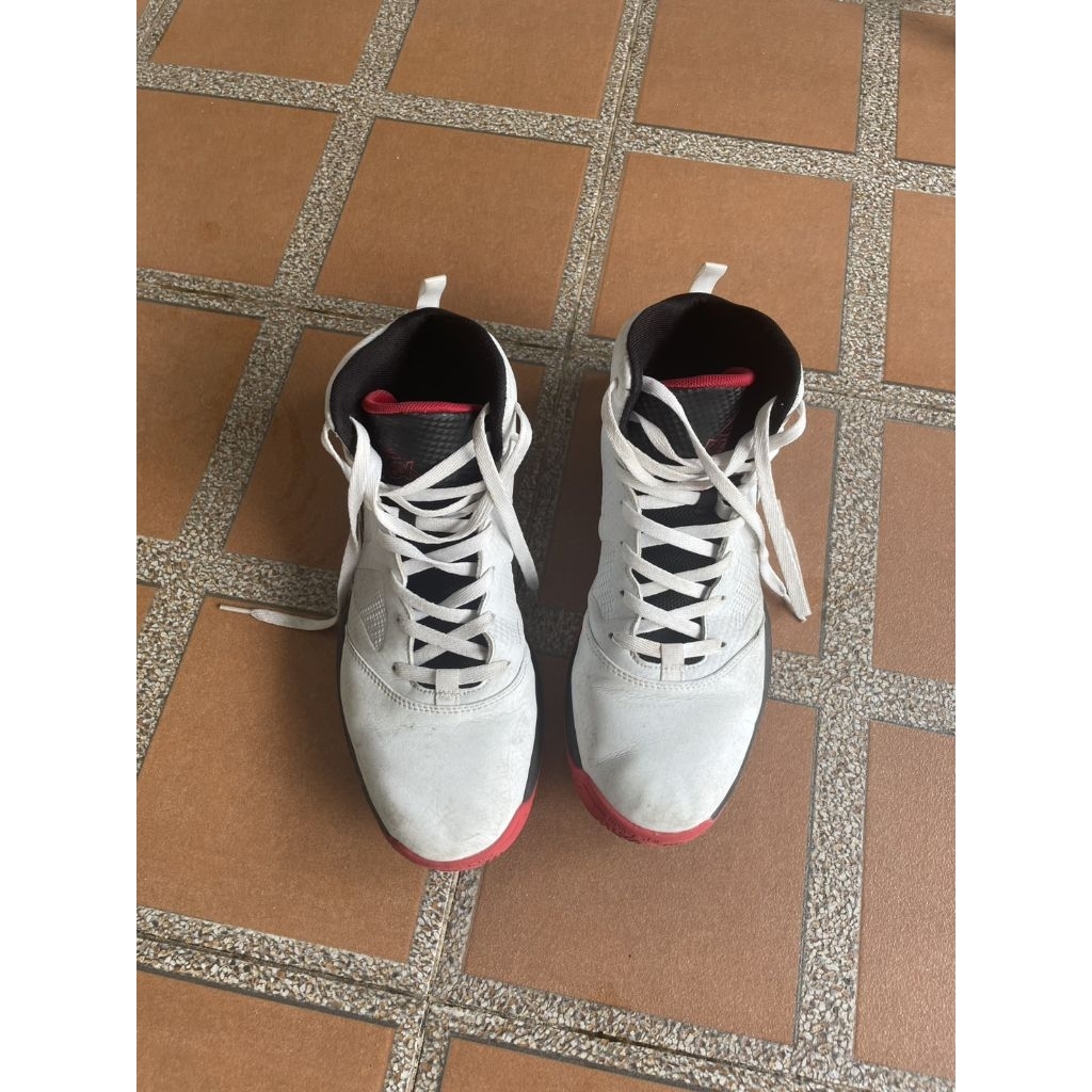 รองเท้าบาสเกตบอล ยี่ห้อ Peak