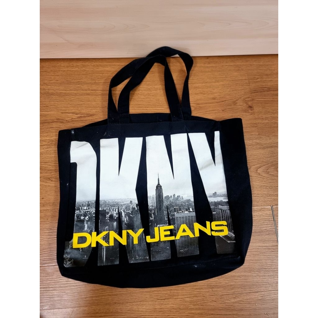 กระเป๋าผ้า (tote bag) ของแบรนด์ DKNY Jeans มือสองสภาพดี