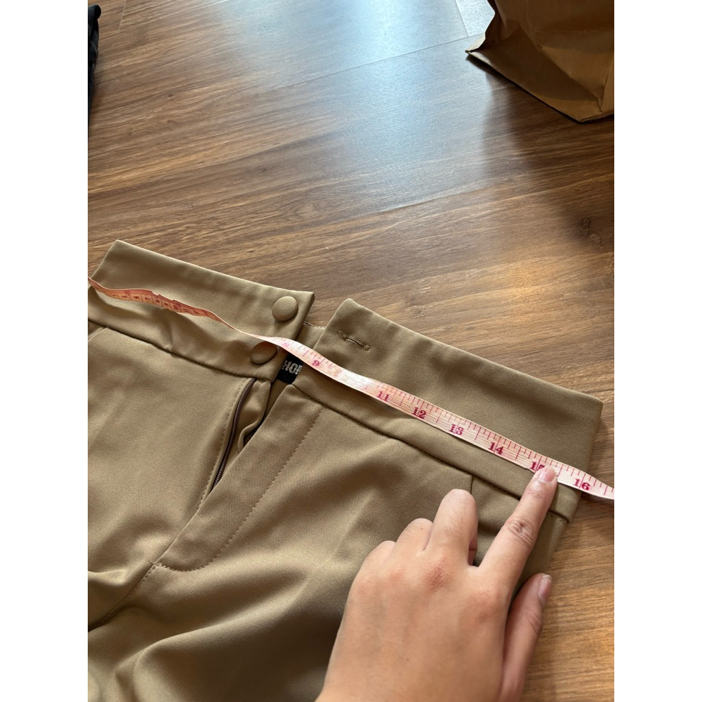 กางเกงใส่ทำงาน phomthong มือสอง เอว 32 สะโพกได้ถึง 40 ขาม้าบานใส่เข้ารูปแน่นสัดส่วน