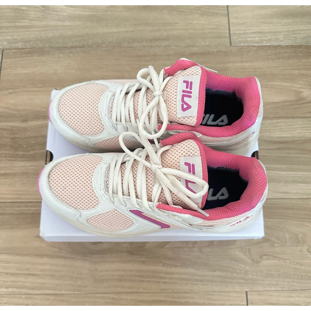 รองเท้าผ้าใบผู้หญิง  FILA ของแท้ พร้อมกล่อง