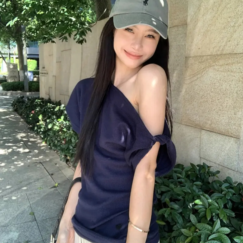 เสื้อยืดแขนสั้นเปิดไหล่ลำลองสำหรับผู้หญิงในช่วงฤดูร้อน ราคาถูก Shopee Lazada