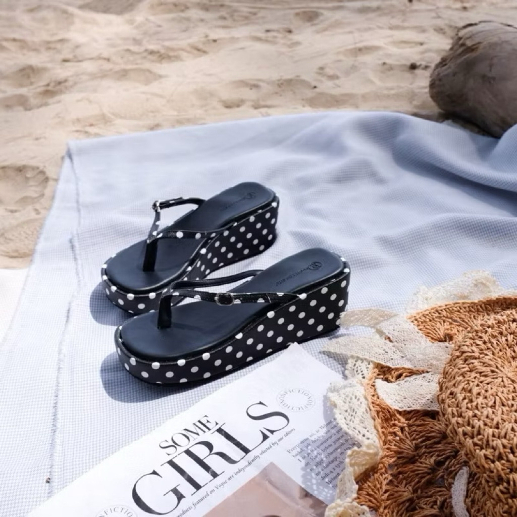 *used* รองเท้าส้นตึกหูคีบ ลายใหม่ Polkadot (Judii les shu) สีดำ size39