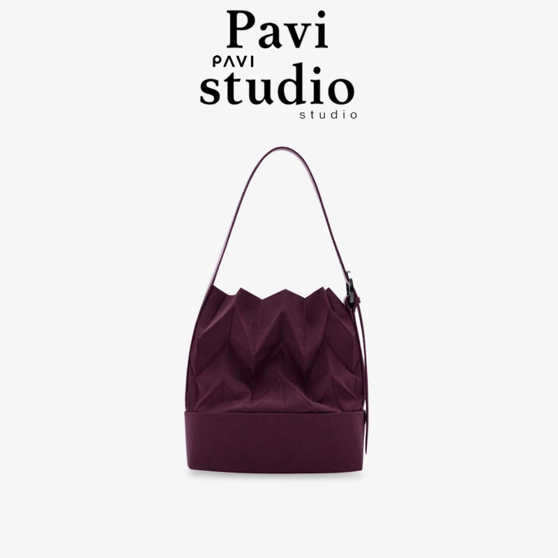 Pavi StudioTrend - W Ruby buckle กระเป๋าผ้าอัดพลีทลาย W สายหนังแท้