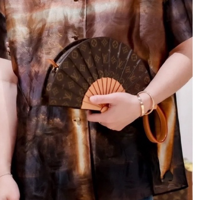 กระเป๋าถือสะพายผู้หญิง ตรงปกตามรูป Size ขนาด 14 นิ้ว งานเกรด : Top mirror งานสวยใช้งานสะดวก