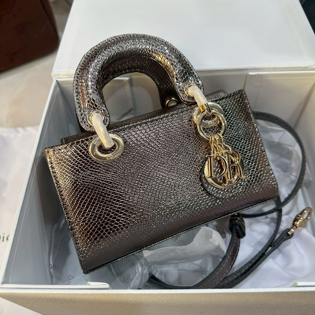 (2mr.)พร้อมส่งกระเป๋าสะพายข้างผู้หญิง bag พร้อมส่ง เนื้องานสวย  size 16x9x15cm.💖👱🏻‍♀️✨  size 16x9x15