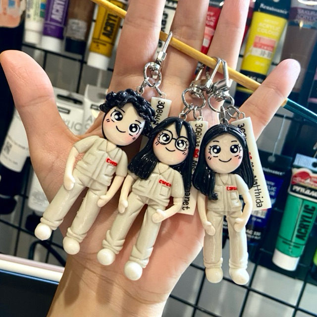 พวงกุญแจดินปั้น ปั้นตามคาแรกเตอร์ เสื้อผ้าและทรงผม (made to order 7-10day)