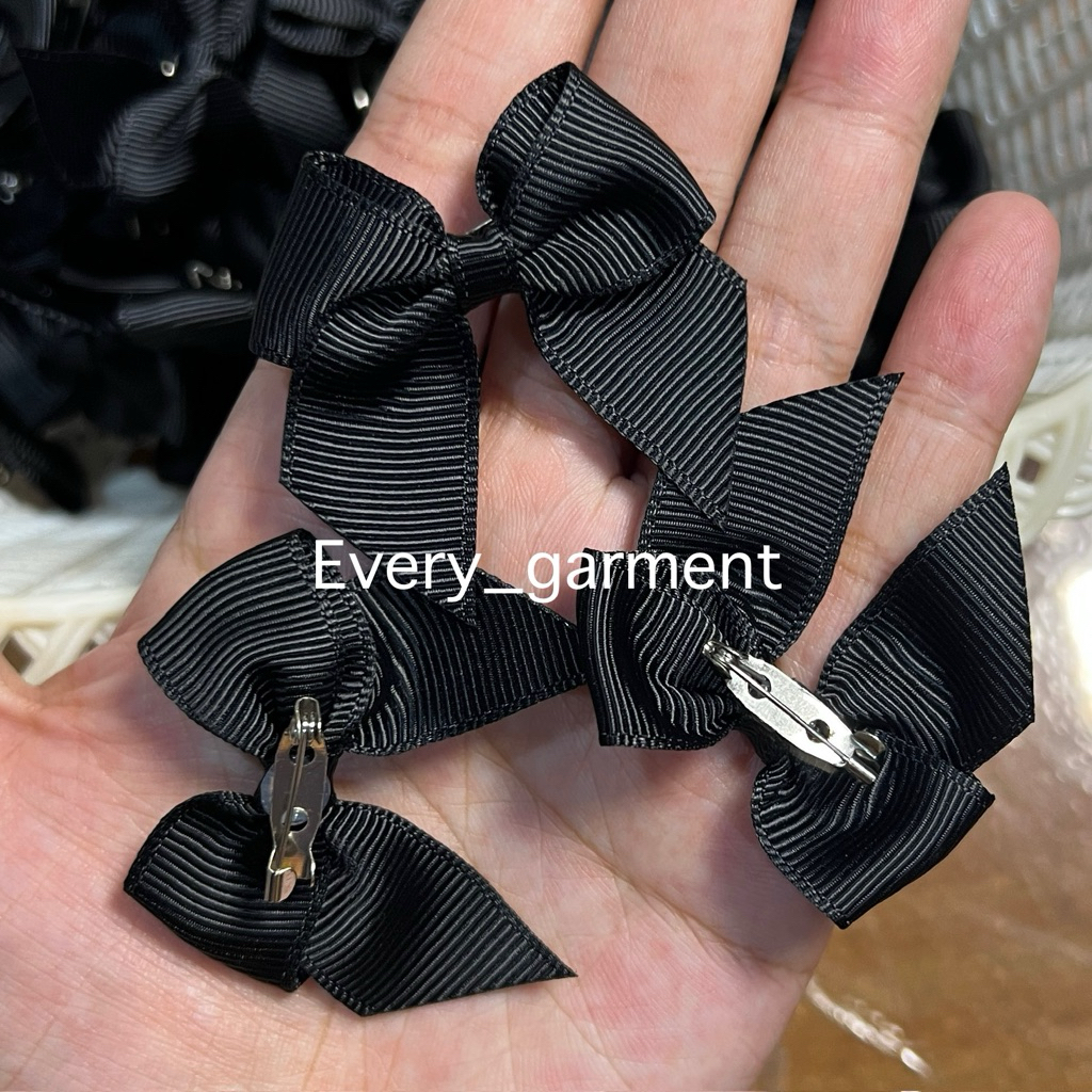 พร้อมส่ง โบว์ดำไว้อาลัย พร้อมเข็มกลัด ริบบิ้นโบว์ ผ้าซาติน(10ชิ้น)