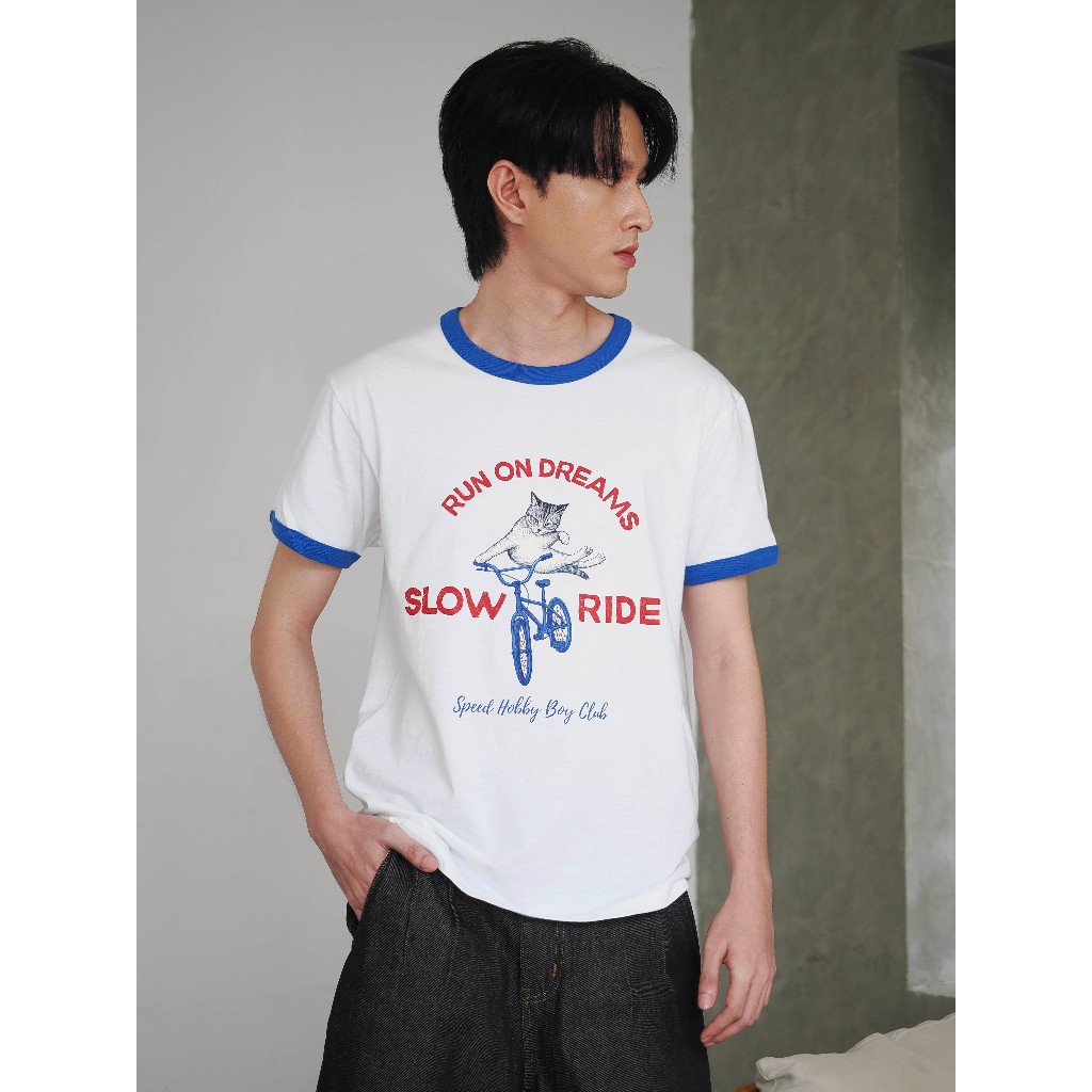 HOBBY BOY - SLOW RIDE สีขาว กุ๊นน้ำเงิน เสื้อยืด Unisex