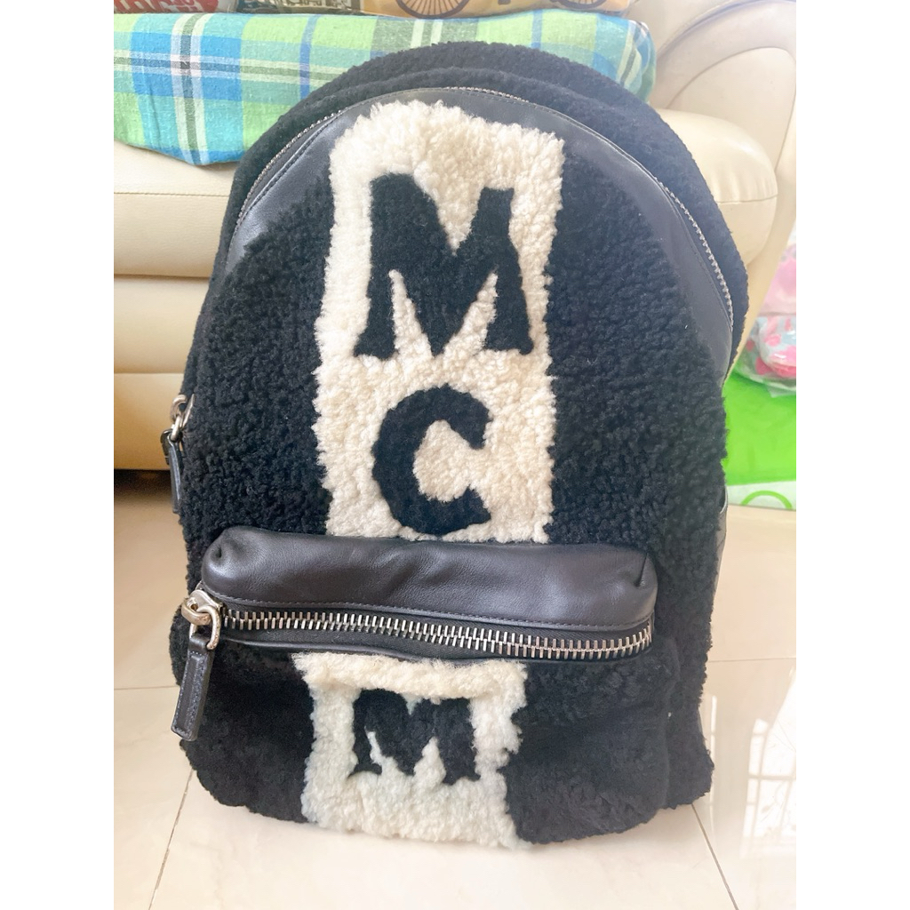 MCM backpack สีดำสลับขาว