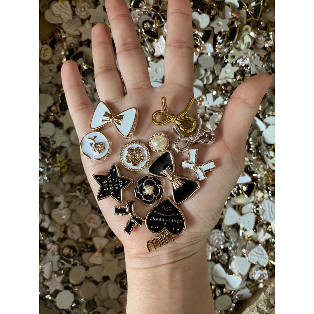 พร้อมส่ง อะไหล่ตกแต่งกิ๊ฟ 1-2cm อะไหล่ติดกิ๊ฟช็อป diy คละแบบ คละลาย ตามภาพ