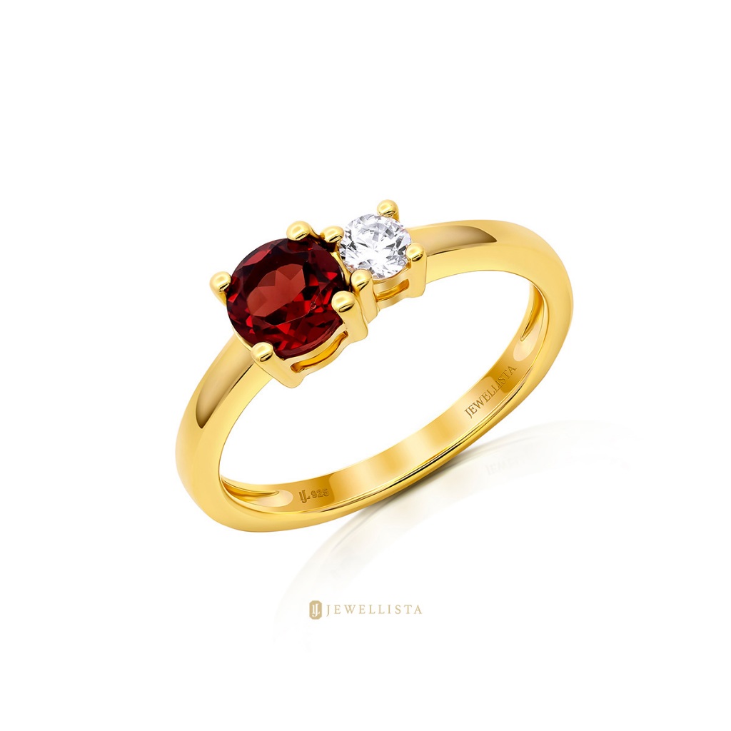 แหวนรุ่น Hannah ประดับพลอย Garnet และ CZ  (Chada Collection)